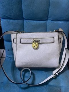 (Kategori: ) berada di . Dikirim oleh aywardrobe (ID iklan 1370765883, Gambar 1). Deskripsi: .