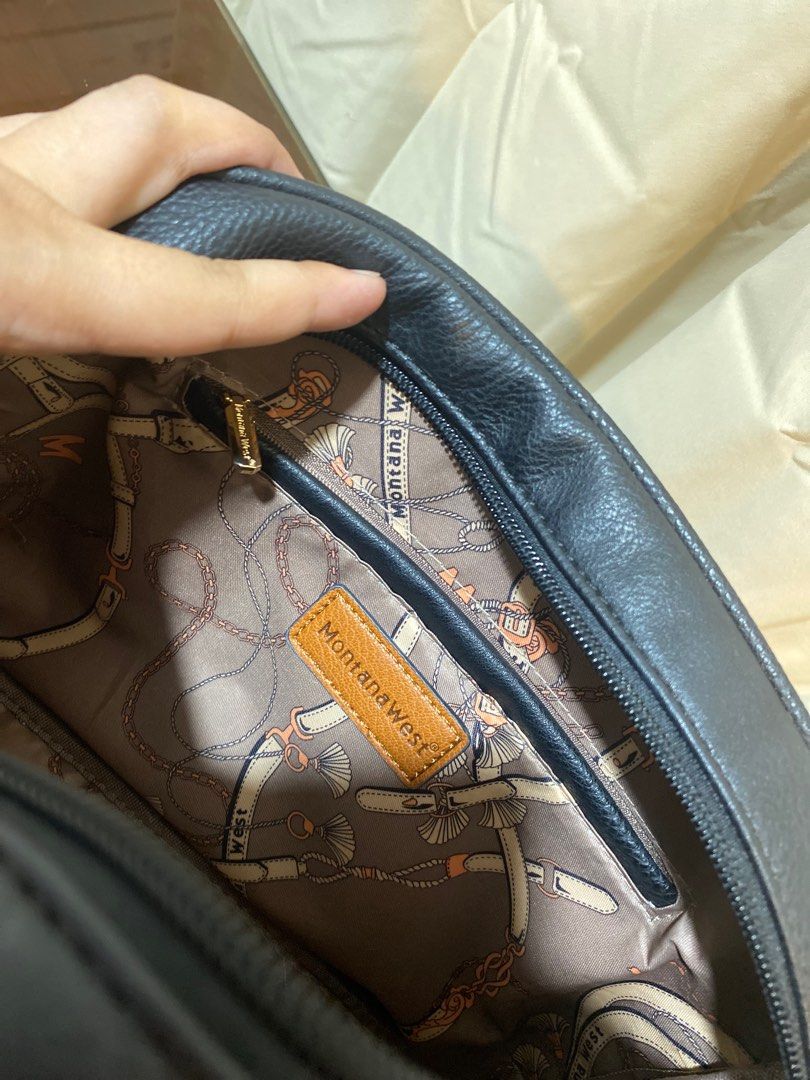 Montana West Structured Black Body Sling Bag (Category: Cross-body Bags) located in Muntinlupa City. Submitted by toppickk (Listing ID 1370756960, Image 3). Description: ✅ Montana West, US brand ✅ Spacious with compartments and inner zip ✅ Elegant look ✅ Used 3-4x but still in great condition ✅ 14 x 10 inches.