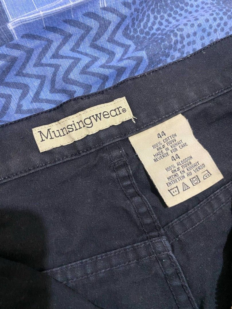 Munsingwear Cargo Shorts (Category: Shorts) located in Quezon City. Submitted by turpentinechaser (Listing ID 1370776138, Image 2). Description: 44 waist, very good condition.