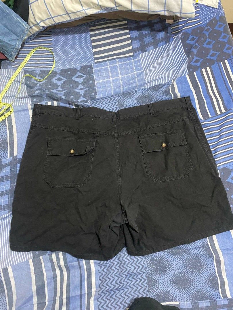 Munsingwear Cargo Shorts (Category: Shorts) located in Quezon City. Submitted by turpentinechaser (Listing ID 1370776138, Image 3). Description: 44 waist, very good condition.