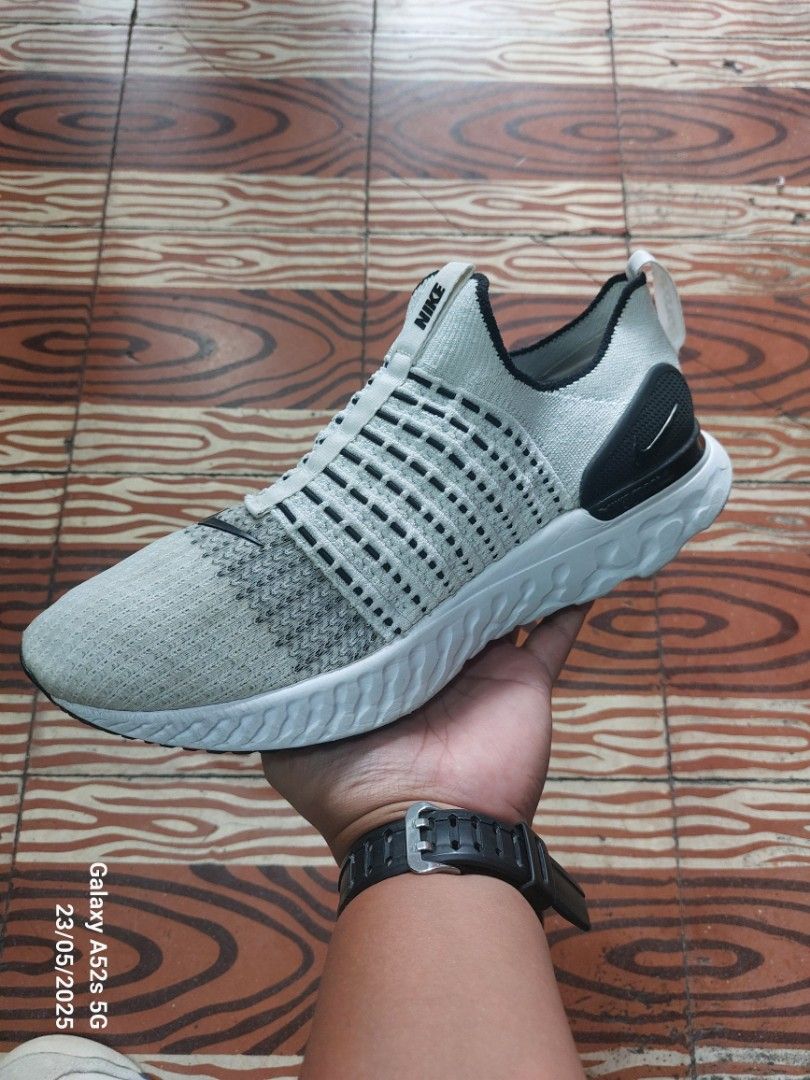 Nike Men's React Phantom Run Flyknit 2 White/Black Running Shoes