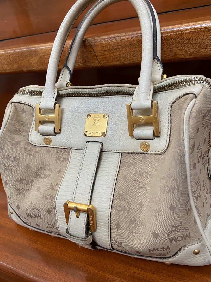 Original Bag (Category: Luxury Bags & Wallets) located in Calamba. Submitted by kate_25 (Listing ID 1370656392, Image 1). Description: Selling my Pre owned 💯 Original MCM Dr’s Bag😍 ✅Vintage ✅Ni crack sa handle 😍 you can put twilly scarf sa handle ✅No stain ✅just a minimal sign of usage ✅malinis and loob ✅twice lang nagamit na stock lang pero maganda pa talaga🥰 ✅no bad smell🥰.