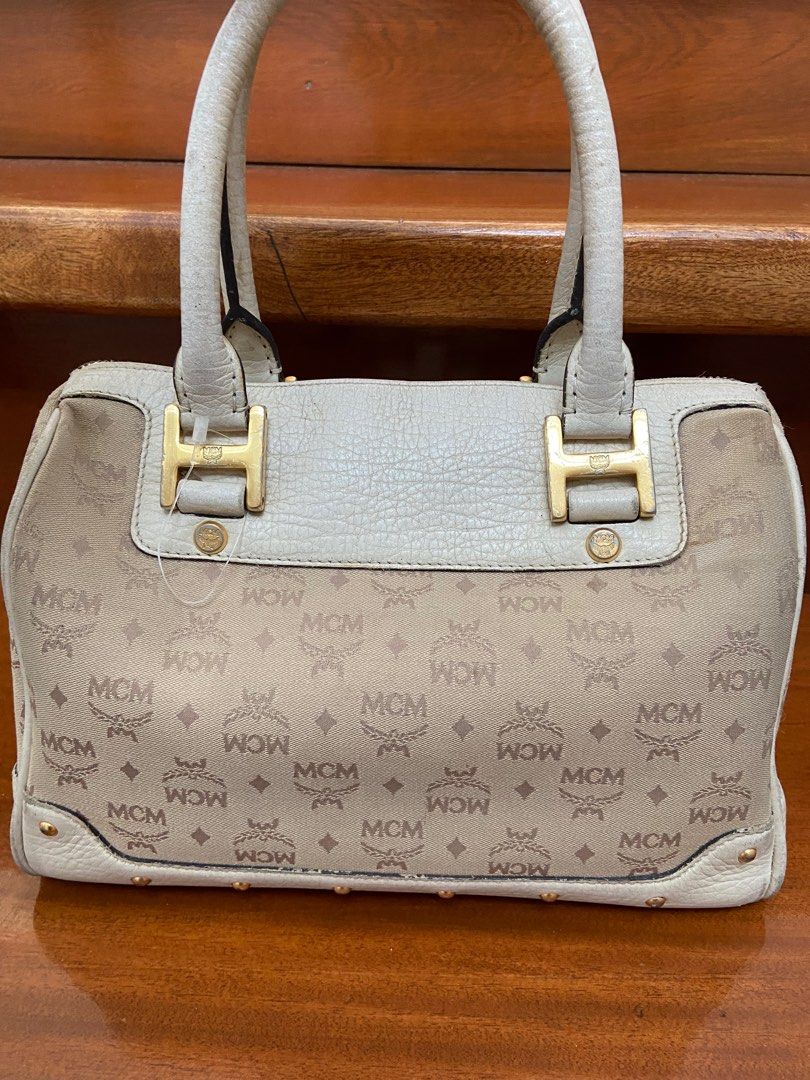Original Bag (Category: Luxury Bags & Wallets) located in Calamba. Submitted by kate_25 (Listing ID 1370656392, Image 3). Description: Selling my Pre owned 💯 Original MCM Dr’s Bag😍 ✅Vintage ✅Ni crack sa handle 😍 you can put twilly scarf sa handle ✅No stain ✅just a minimal sign of usage ✅malinis and loob ✅twice lang nagamit na stock lang pero maganda pa talaga🥰 ✅no bad smell🥰.