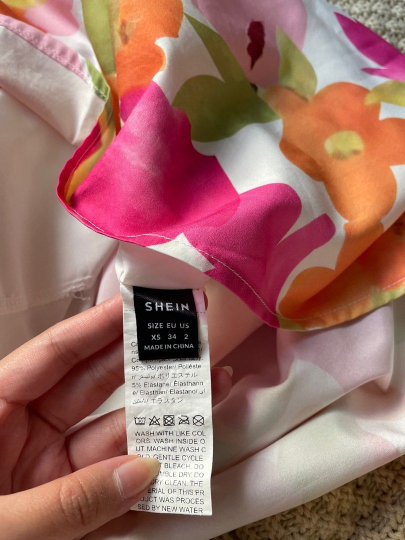 Pink Floral Skirt (Category: Skirts) located in Las Pinas. Submitted by haechie00 (Listing ID 1370693969, Image 3). Description: - from shein - size small - 26in waist - not stretchy - no undershort - hidden zipper at the side .