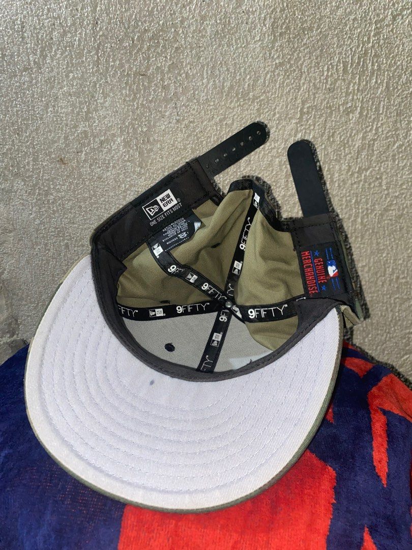Pittsburgh pirates Camouflage by new era (Category: Caps & Hats) located in Cadiz. Submitted by char_les (Listing ID 1370739934, Image 2). Description: Pittsburgh pirates camouflage by new era Snapback OSFM Color rate 9.5/10 Issue small yellowing on underbrim at my dot ng ink.