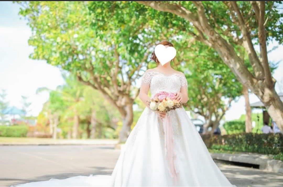 Preloved Wedding Gown by Mark’s Bride Manila (Category: Evening dresses & gowns) located in Quezon City. Submitted by gelleebeans (Listing ID 1370762894, Image 2). Description: ❤ high quality, fully beaded wedding gown with swarovski crystals made by Mark Brides Manila ❤ with long trail ❤ can fit medium body frame (33-28-34) ❤ inclusions: veil, 6 layer petticoat, cord, accesories ❗️gown is okay however beadwork has some yellowish discoloration wh