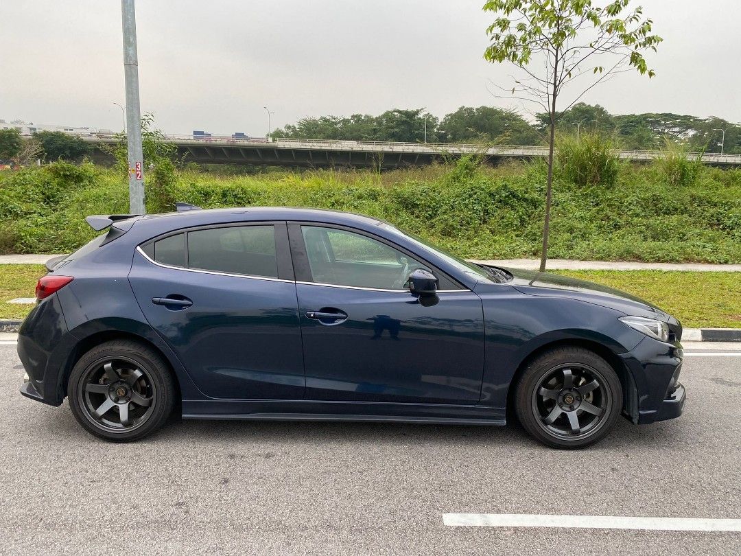 [RENT] MAZDA 3 HATCHBACK 1.5A SPORTY IN DARK BLUE62872684751106111