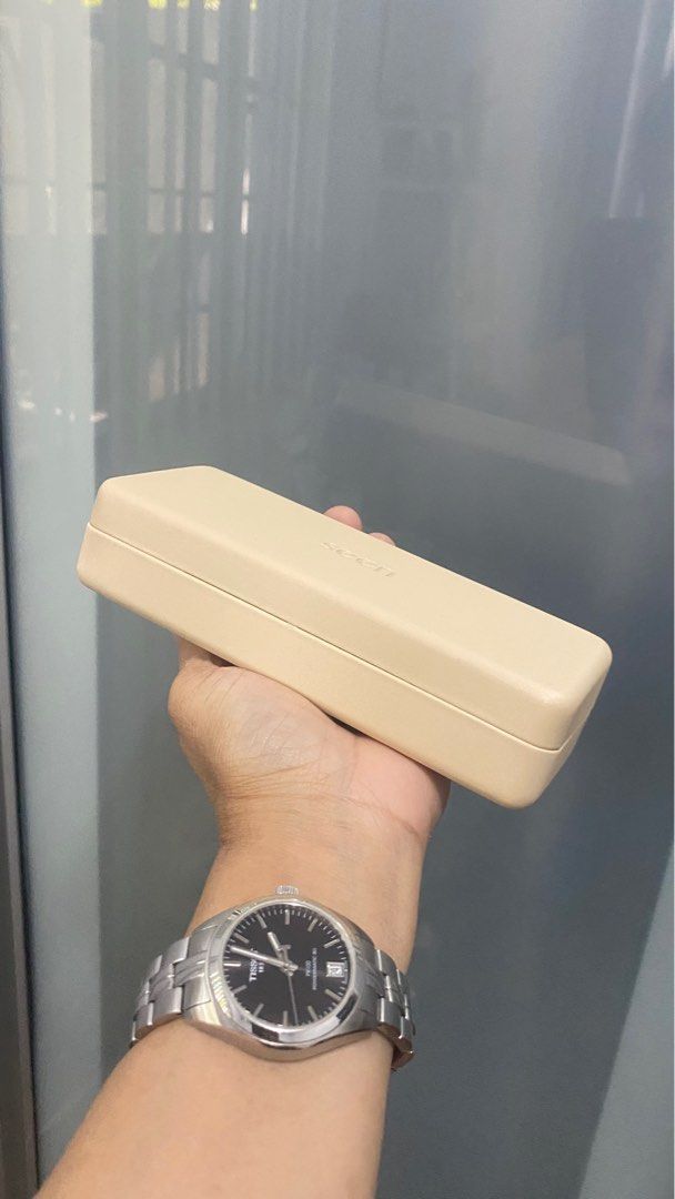 seen eyewear hard case (Category: Vision Care) located in Marikina City. Submitted by lay_away_ok (Listing ID 1370668127, Image 1). Description: minor scuff sa opening.