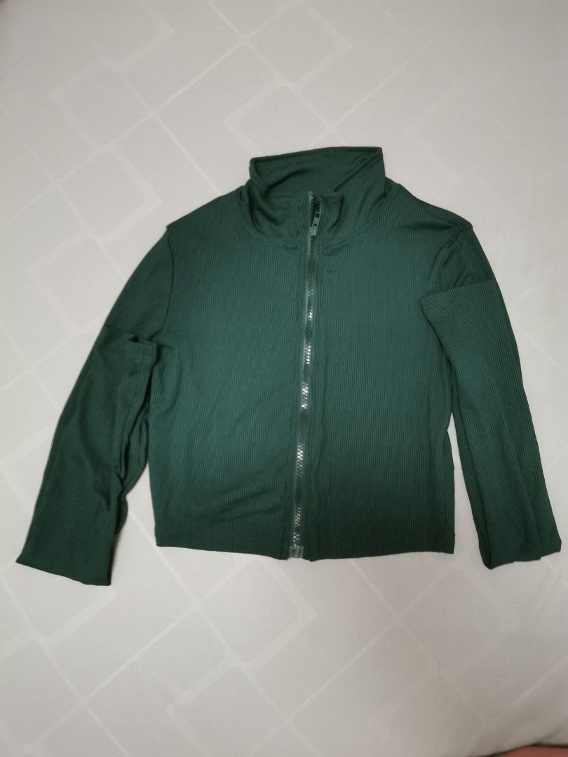 Stretchable Jacket (Category: Coats, Jackets and Outerwear) located in Singapore. Submitted by krystalwang99 (Listing ID 1370781888, Image 1). Description: - As shown in photos - S size - Stretchable and you can layer it to dress up - Like brand new - Worn a few times for photos and video shoots only, like new - Fits Asian lady 165cm tall, 49kg.