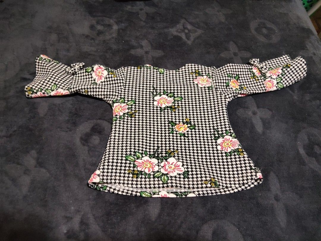 Unique (Category: Babies & Kids Fashion) located in Singapore. Submitted by 240687 (Listing ID 1370645137, Image 7). Description: Selling at each individual price. Interested can PM.