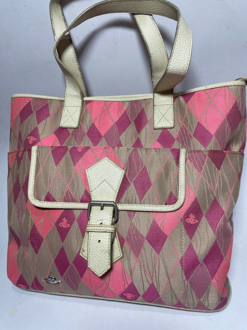 Vivienne WestWood Shoulder Bag (Category: Luxury Bags & Wallets) located in Manila. Submitted by watdahek (Listing ID 1370655697, Image 3). Description: Good Condition Sign of Usage Need Cleaning.