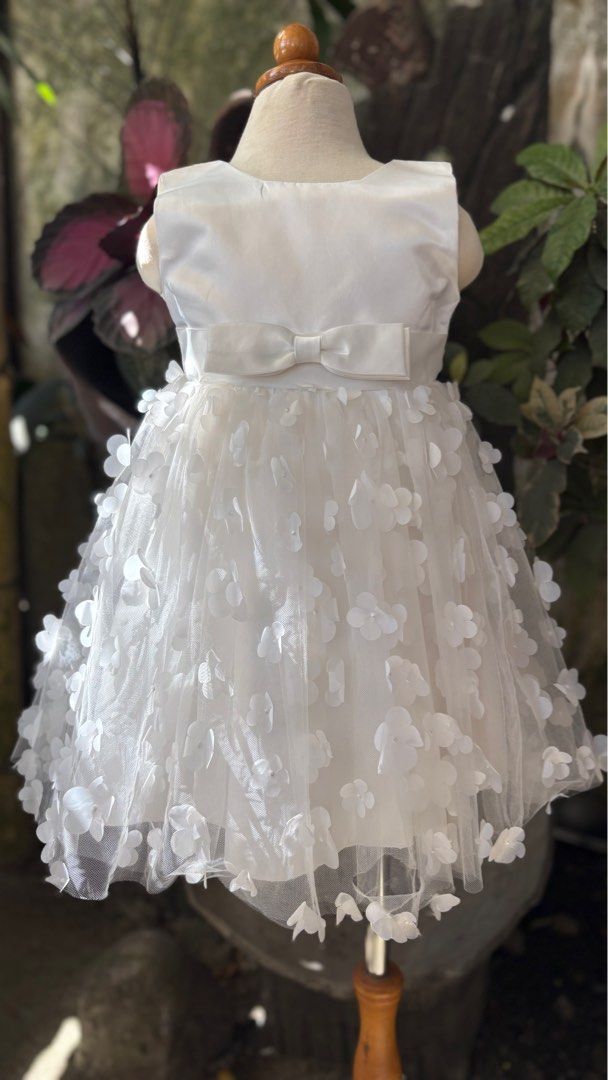 WHITE DRESS KIDS (Category: Babies & Kids Fashion) located in Calauag. Submitted by cheannetan (Listing ID 1370628719, Image 3). Description: ALL. RAND NEW.