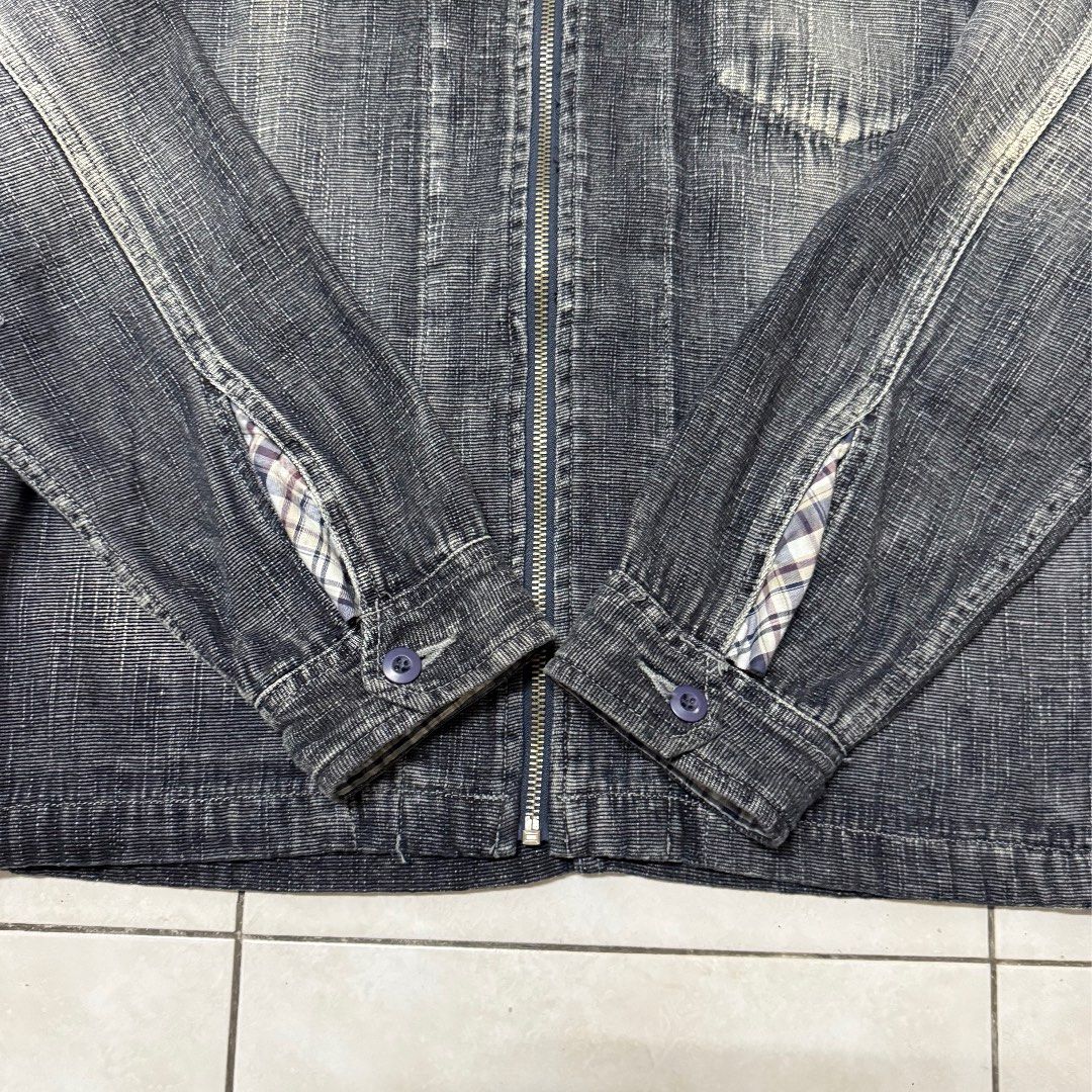zipper jacket (Category: Coats, Jackets and Outerwear) located in Kuala Lumpur. Submitted by zenakustore (Listing ID 1370767166, Image 3). Description: P22 L28 Soft fabric good condition.