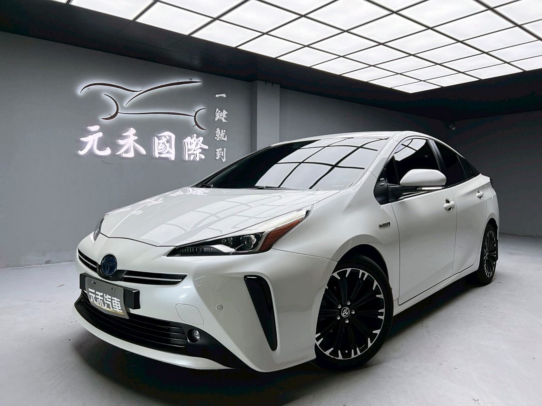 由 joker0721 (刊登 ID 1370813828，圖片 1) 提交，位於 新北市 (New Taipei) 的 2019/20 Toyota Prius Hybrid『小李經理』元禾國際車業/小李經理/促銷中 (類別：汽車出售)，說明：📣📣📣 #限時下殺 #豐田Prius 📣📣📣 (實車實價/保證無重大事故/泡水車/AB車/來路不明車) 🔺『出廠年份』2019/20年（72） 🔺『型號』Toyota Prius Hybrid 🔺『顏色』白色 🔺『排氣量』1.8 c.c (油電混合) 🔺『車身號碼』JTDKB3FU203090460 🔺『里程保證』57,659 🔺『原價』708,000 🔺『限時特價』678,000 ＊『服務熱線📞』 0912-457-519 小李 ＊『LINE ID』@carcargo ＊『LINE 連結』https://lin.ee/91ZM6j6 ＊『地址』新北樹林中正路421號(元禾汽車)找小李 ＊『線上影片看車』https: