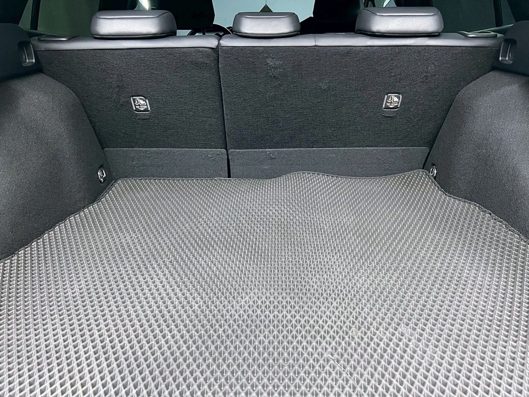 由 joker0721 (刊登 ID 1370813828，圖片 3) 提交，位於 新北市 (New Taipei) 的 2019/20 Toyota Prius Hybrid『小李經理』元禾國際車業/小李經理/促銷中 (類別：汽車出售)，說明：📣📣📣 #限時下殺 #豐田Prius 📣📣📣 (實車實價/保證無重大事故/泡水車/AB車/來路不明車) 🔺『出廠年份』2019/20年（72） 🔺『型號』Toyota Prius Hybrid 🔺『顏色』白色 🔺『排氣量』1.8 c.c (油電混合) 🔺『車身號碼』JTDKB3FU203090460 🔺『里程保證』57,659 🔺『原價』708,000 🔺『限時特價』678,000 ＊『服務熱線📞』 0912-457-519 小李 ＊『LINE ID』@carcargo ＊『LINE 連結』https://lin.ee/91ZM6j6 ＊『地址』新北樹林中正路421號(元禾汽車)找小李 ＊『線上影片看車』https:
