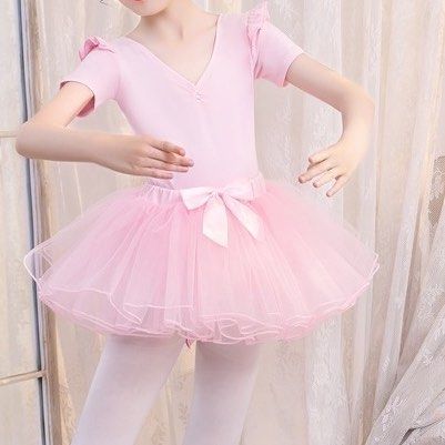 由 popcandypop (刊登 ID 1370902451，圖片 1) 提交，位於 高雄市 (Kaohsiung) 的 二手-兒童可愛甜美舞衣（2件式粉120公分開扣款）芭蕾舞衣 舞蹈衣 舞蹈服 舞蹈蓬裙 可分體舞衣 (類別：社群活動)，說明：二手-棉質舒適2件式舞蹈衣+鬆緊式紗裙 芭蕾舞衣 兒童演出分體舞衣 分體更方便 可任意搭配裙子或上衣 舞衣為⭐️開扣⭐️式 尺寸：👇Cm 120（110-120） 以上尺寸僅為參考 因每人測量方式不同 如有2-3Cm的誤差屬正常現象 #兒童 #舞蹈衣服 #演出服 #開扣式 #2件式 #萊卡棉材質 #兒童芭蕾舞衣 #芭蕾舞蹈裙 #芭蕾舞衣 #兒童芭蕾舞蹈裙 。