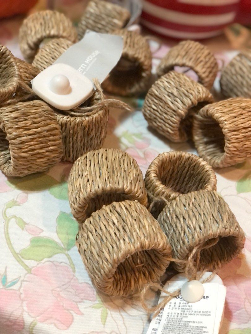 4pcs napkin ring set 7sets available (Category: Other Kitchenware & Tableware) located in Dipolog. Submitted by playmatesfriend.ph (Listing ID 1370927196, Image 2). Description: .