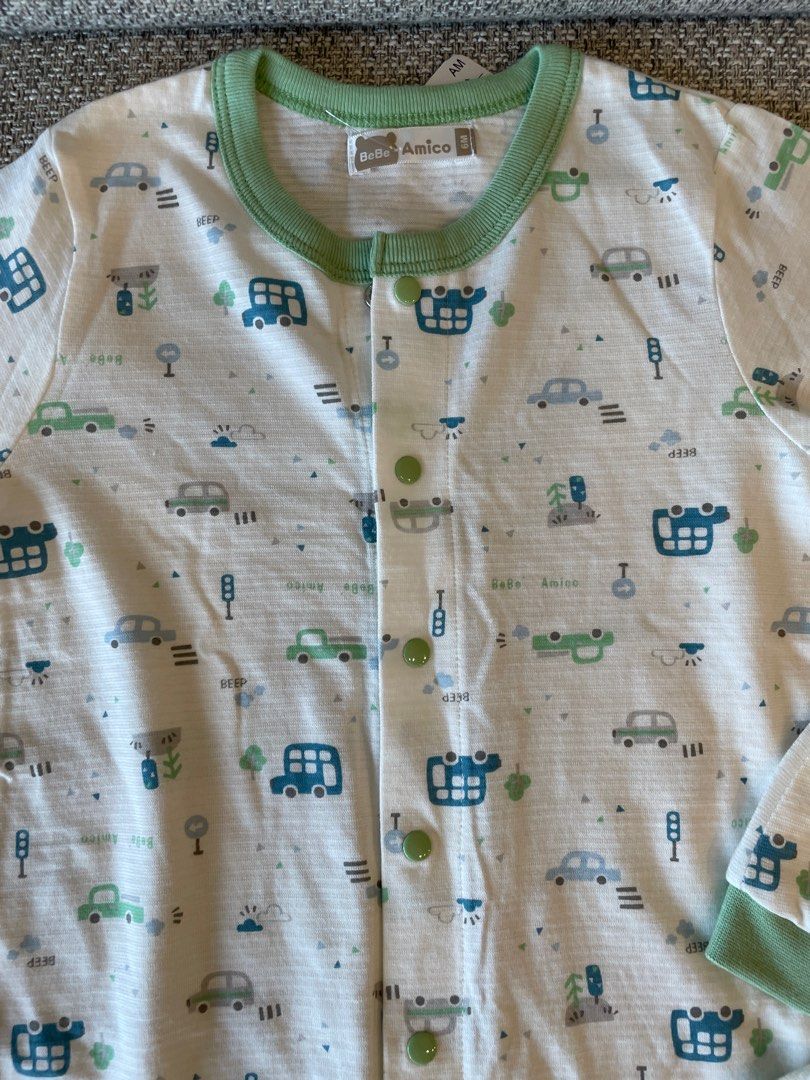 由 my2ndhandcloset (刊登 ID 1370826485，圖片 3) 提交，位於 新北市 (New Taipei) 的 長袖連身衣+帽子+手套+圍兜兜 (類別：嬰兒及兒童流行時尚)，說明：。