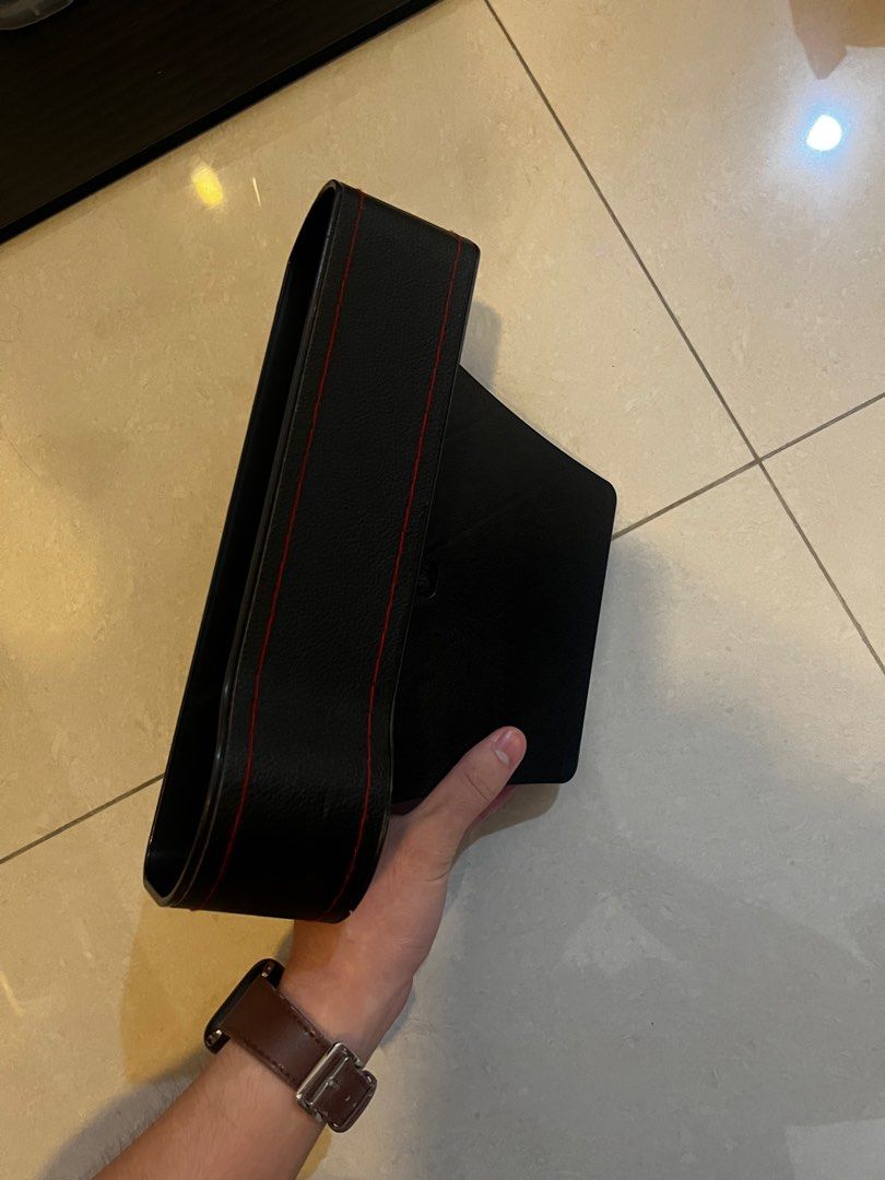 由 jacky_l1 (刊登 ID 1370864134，圖片 2) 提交，位於 台南市 (Tainan) 的 阿提斯駕駛座縫隙置物盒 (類別：汽機車零配件)，說明：好用 方便。