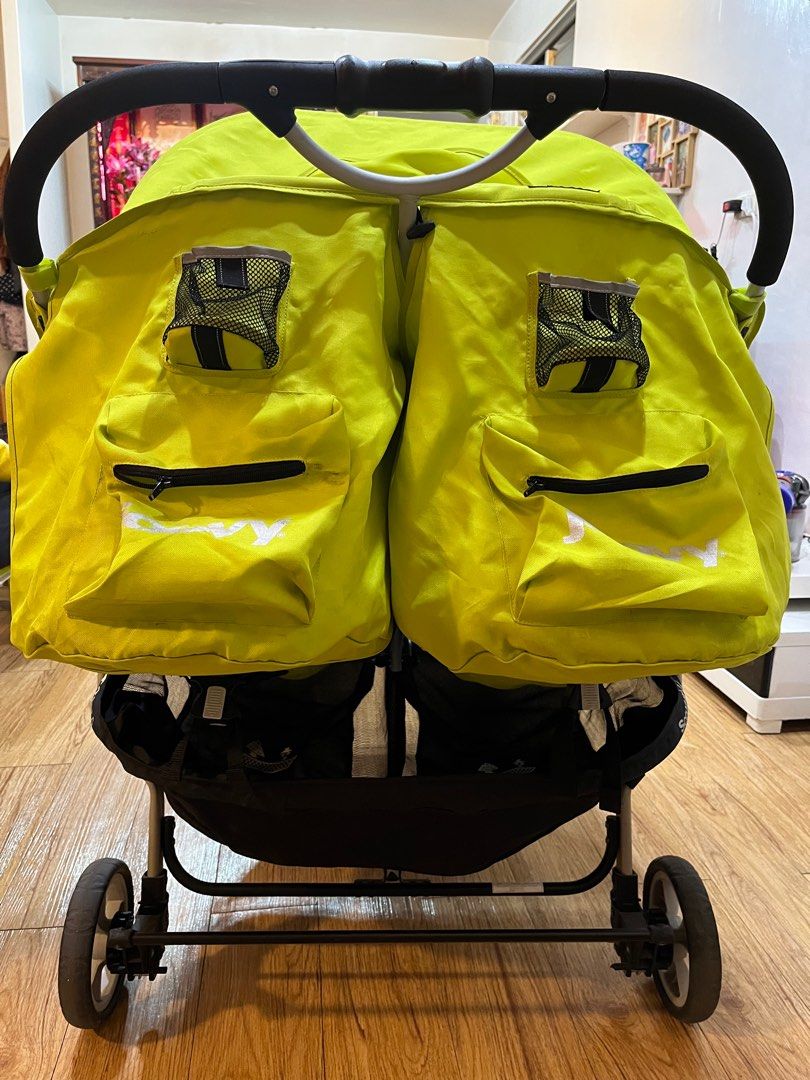 由 dodo798551687 (刊登 ID 1370867430，圖片 3) 提交，位於 台北市 (Taipei) 的 JOOVY 雙人推車 (類別：嬰兒車)，說明：JOOVY 雙人推車～空間寬敞不擁擠 一手就可收合～ 大輪子好推～置物籃超大。