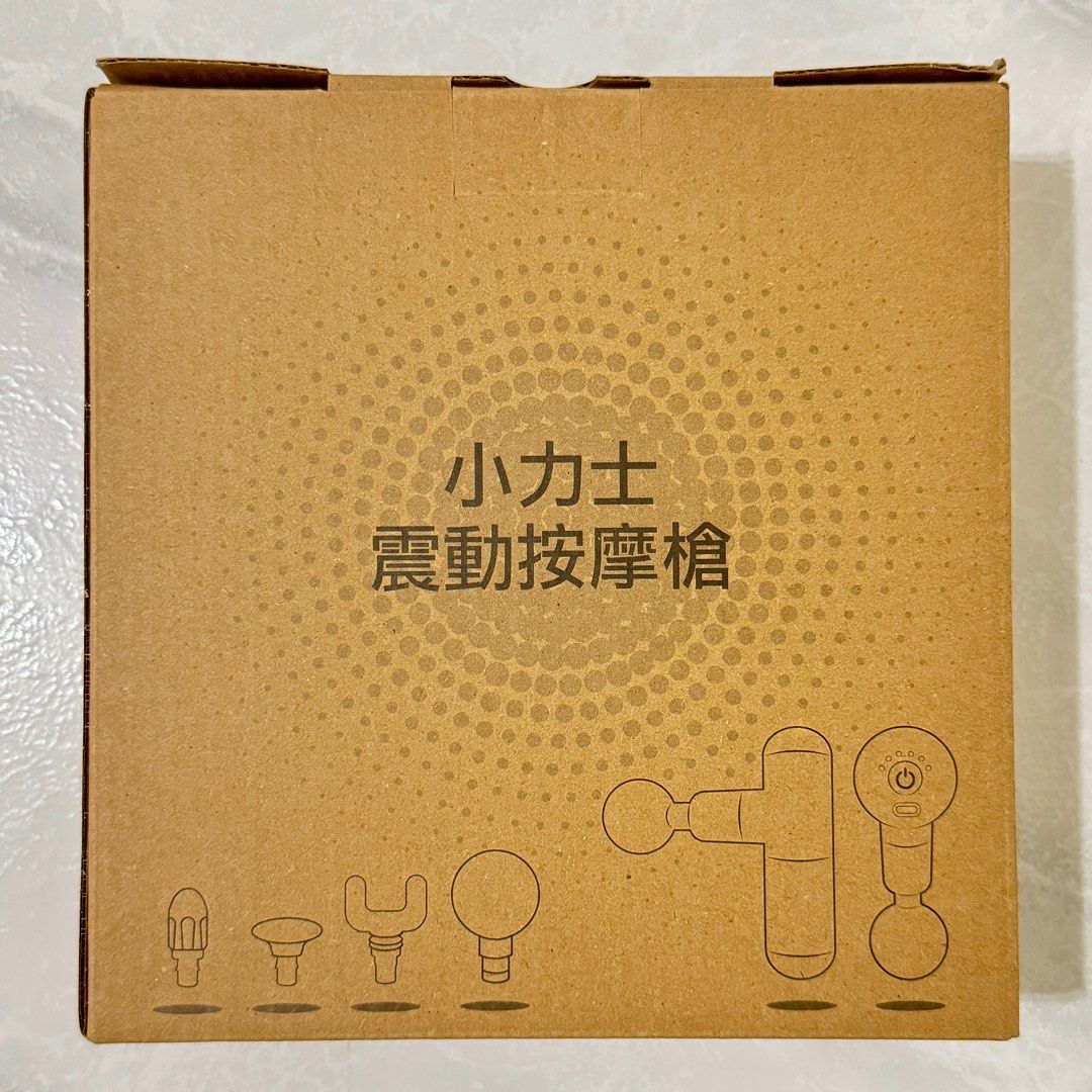 由 yyyyyyang_potato (刊登 ID 1370899481，圖片 2) 提交，位於 台東縣 (Taitung) 的 小力士震動按摩槍 (類別：其他運動配件)，說明：附件：四個按摩頭＋絨布袋＋USB充電線 材質：ABS塑膠 尺寸：160×95×45 mm 重量：370 g 電池容量：90 mm x 2顆/7.4V。