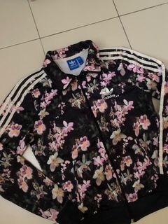 (Category: ) located in . Submitted by easythrift27 (Listing ID 1370846287, Image 1). Description: .