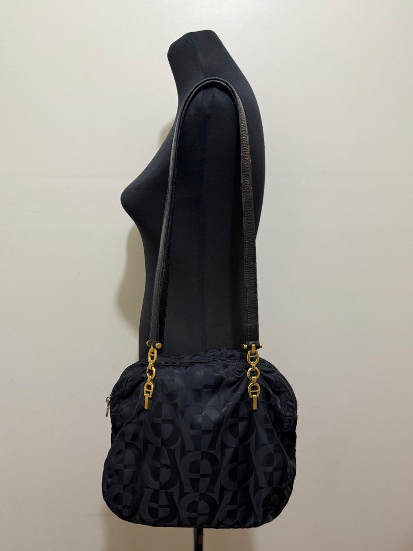 Aigner Long Handle (Category: Luxury Bags & Wallets) located in Dasmarinas. Submitted by inside1916 (Listing ID 1370963751, Image 2). Description: 🌸 Please message us for inquiries & details about the product ☺️ 🌷 Disclaimer: Actual color may vary due to lighting and image quality. 🌺 Strictly 24 hours reservation 🌺 Joy Reservers will be posted and blocked 🚛 GoGo Express & Lalamove (Shipping will be shouldered by the Buyer) - Rate Varies 💳 B