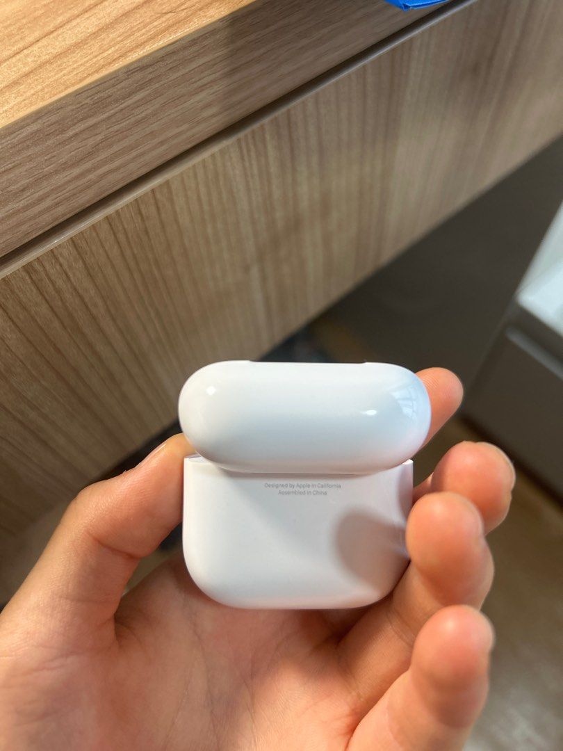 Apple Airpods 4 ANC text phone no +65 8206 7618 if interested (Category: Earphones) located in Singapore. Submitted by xiongzixu47988 (Listing ID 1370893083, Image 1). Description: Given by a friend for birthday. Engraved but $10 from Amazon silicon cover will be given to cover up, making it exactly the same as the original one, no difference from the original one. Due to engraving inconvenience, sold at a way cheaper price than the original one.