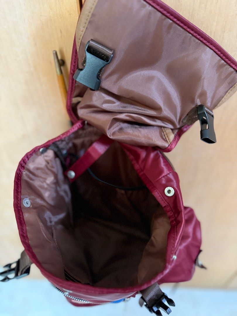 Backpack (Category: Backpacks) located in Singapore. Submitted by jessk1976 (Listing ID 1370854417, Image 3). Description: Smelly backpack in maroon .