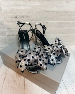 (Category: ) located in . Submitted by allthingsfashionsg (Listing ID 1370795873, Image 1). Description: .