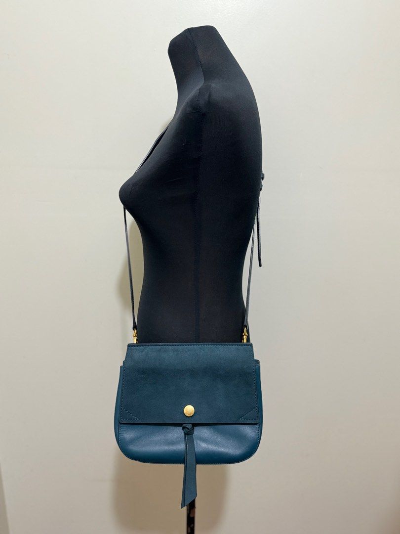 Beanpole Sling Bag (Category: Cross-body Bags) located in Dasmarinas. Submitted by inside1916 (Listing ID 1370962502, Image 2). Description: 🌸 Please message us for inquiries & details about the product ☺️ 🌷 Disclaimer: Actual color may vary due to lighting and image quality. 🌺 Strictly 24 hours reservation 🌺 Joy Reservers will be posted and blocked 🚛 GoGo Express & Lalamove (Shipping will be shouldered by the Buyer) - Rate Varies 💳 BDO | M
