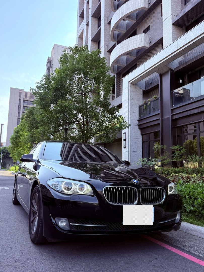由 show527877 (刊登 ID 1370841600，圖片 3) 提交，位於 台北市 (Taipei) 的 BMW520i (類別：汽車出售)，說明：2013年的BMW520I 里程僅有7萬多公里 外觀及內裝都整理過,直接開走~ 意者請私訊或來電連絡0912618060 LINE :0912618060。