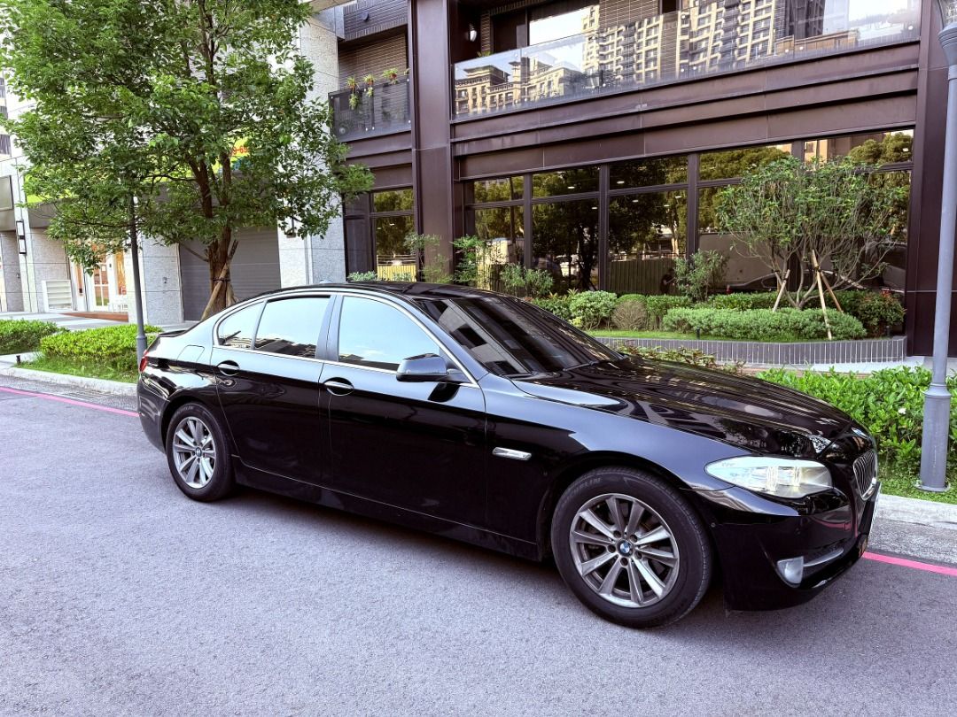 由 show527877 (刊登 ID 1370841600，圖片 2) 提交，位於 台北市 (Taipei) 的 BMW520i (類別：汽車出售)，說明：2013年的BMW520I 里程僅有7萬多公里 外觀及內裝都整理過,直接開走~ 意者請私訊或來電連絡0912618060 LINE :0912618060。