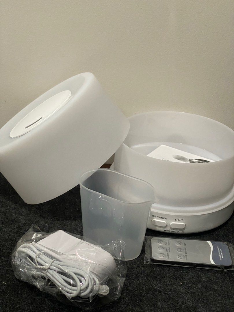 [BRANDNEW] 500ml 7LED Pure White Aroma Diffuser 💨 (Category: Air Purifiers & Dehumidifiers) located in Makati City. Submitted by itsjmla (Listing ID 1370803086, Image 2). Description: [BRANDNEW] 500ml 7LED Pure White Aroma Diffuser 💨.