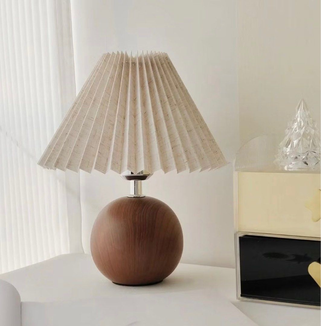 Brandnew Modern Aesthetic Bedside Lamp - Plug Type 💡🔌 (Category: Lighting) located in Makati City. Submitted by itsjmla (Listing ID 1370804444, Image 1). Description: Brandnew Modern Aesthetic Bedside Lamp - Plug Type 💡🔌.