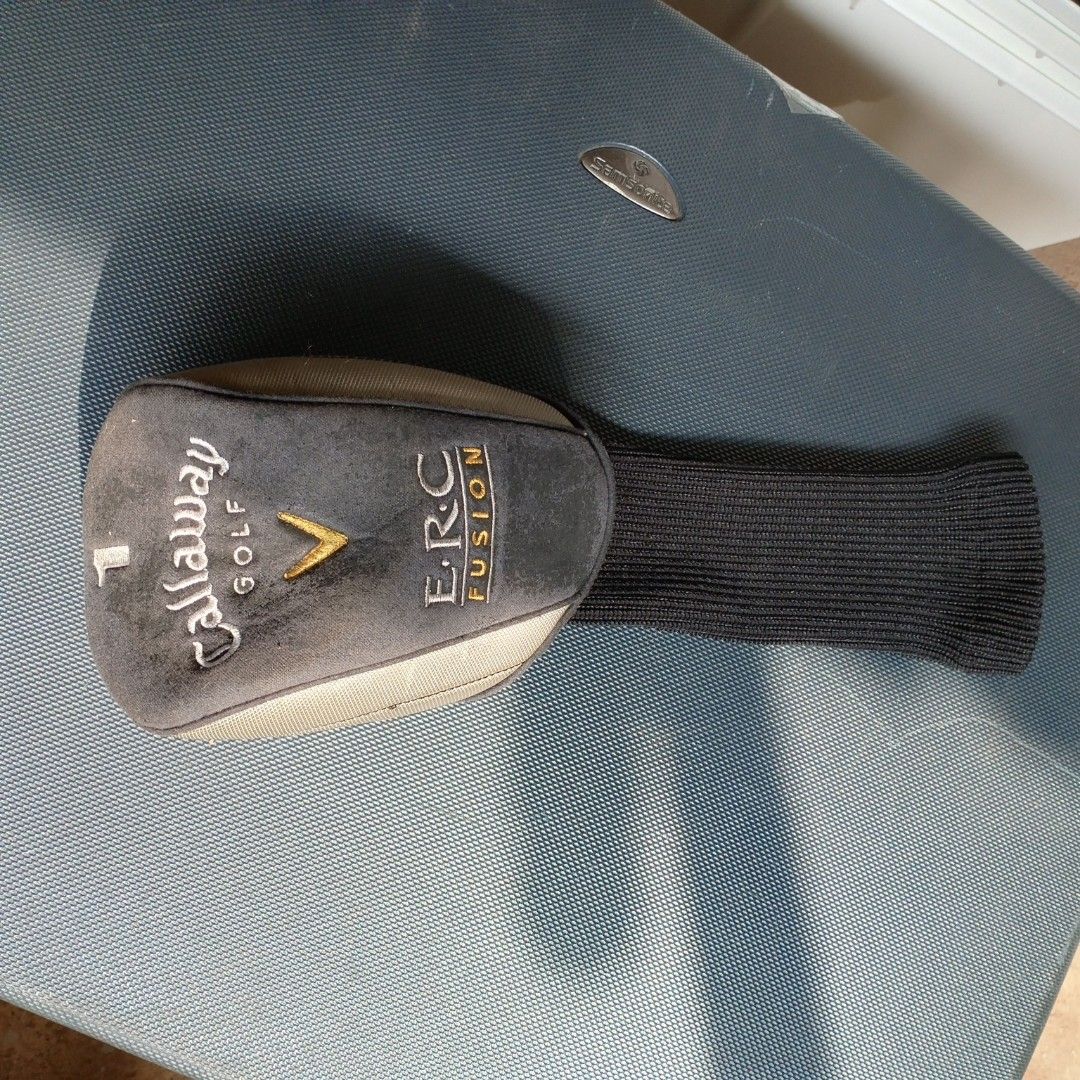Callaway ERC Fusion driver headcover (Category: Golf) located in Cainta. Submitted by harlemwerld (Listing ID 1370974678, Image 1). Description: This is Callaway ERC Fusion Fairway Wood Headcover. It is designed to protect the club head of a Callaway ERC Fusion fairway wood. Material: Made from a combination of nylon, vinyl, and leather. Design: Features the Callaway Golf and ERC Fusion logos. Compatibility: Suitable for men's fairway woods, spec