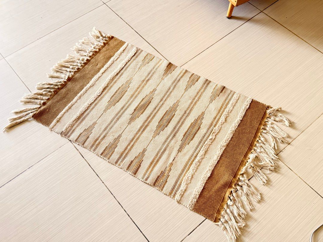 Carpet Rug Aztec Aesthetic (Category: Carpets, Mats & Flooring) located in Mandaluyong City. Submitted by _noel (Listing ID 1370803801, Image 1). Description: .