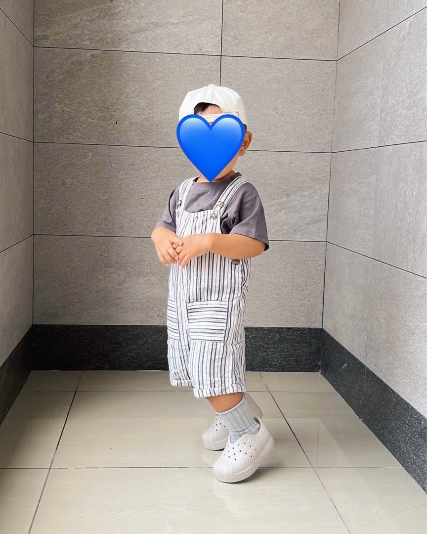 由 hahayoman (刊登 ID 1370967203，圖片 2) 提交，位於 桃園市 (Taoyuan) 的 Carter’s 條紋吊帶短褲 (類別：嬰兒及兒童流行時尚)，說明：Size 18m 褲襠可開釦 吊帶兩顆扣子調節 歡迎私訊。