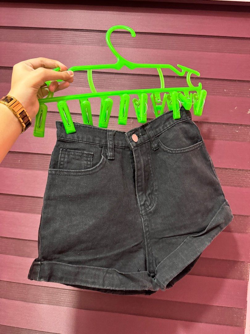 Cleancut Short (Category: Shorts) located in Bulacan. Submitted by henlooo03 (Listing ID 1370951818, Image 2). Description: size 26.