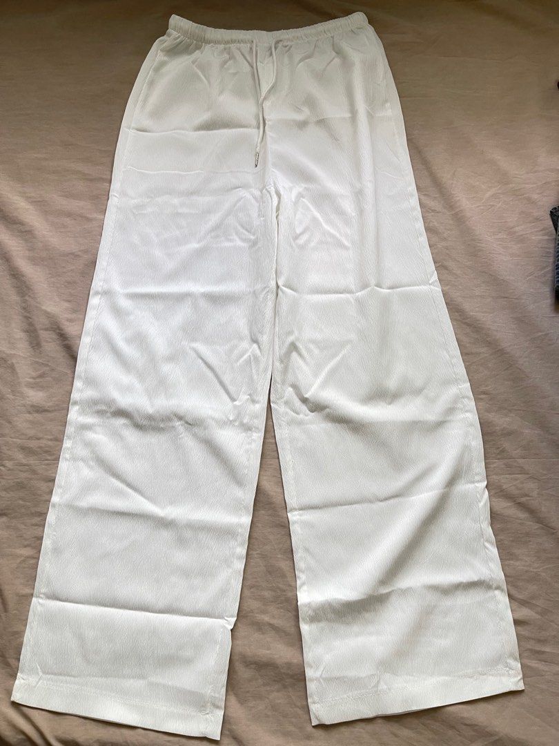 Cover up (Category: Other Bottoms) located in Bangui. Submitted by francisjericka (Listing ID 1370837731, Image 1). Description: Forgot I had this during my beach trip that's why it's never been used.