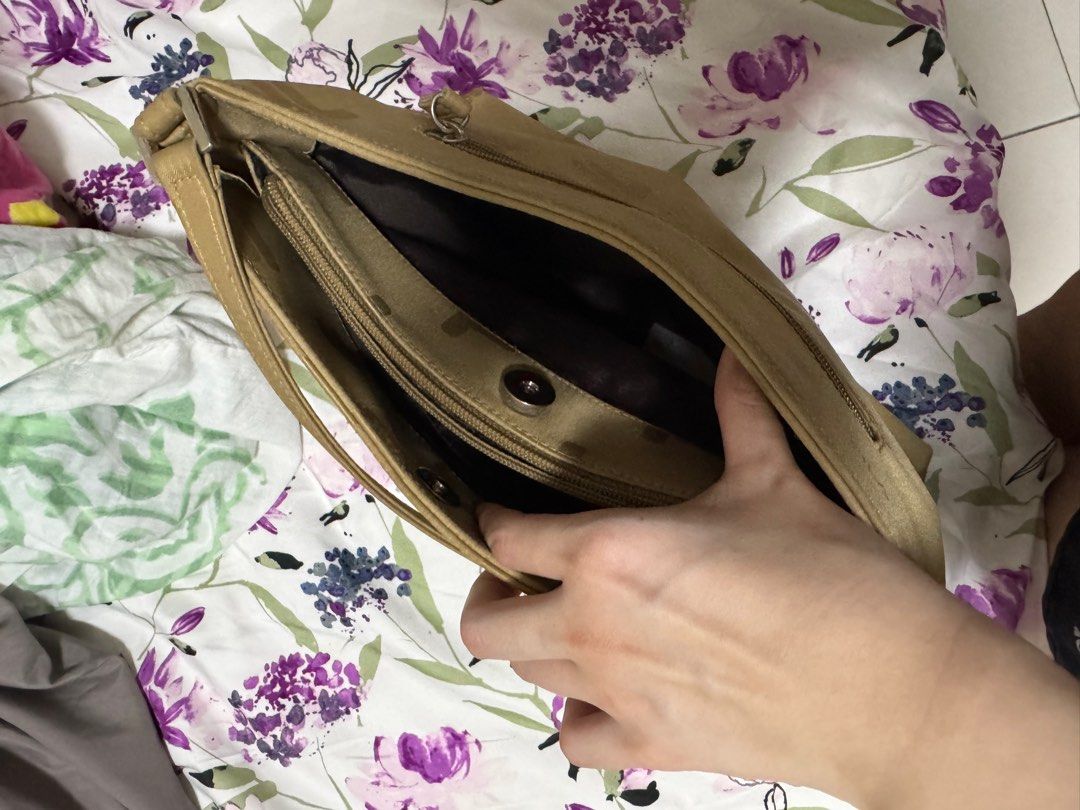 Fila Handbag (Category: Luxury Bags & Wallets) located in Manila. Submitted by lululemonslice (Listing ID 1370945750, Image 3). Description: Negotiable No stains No damage RFS: decluttering.