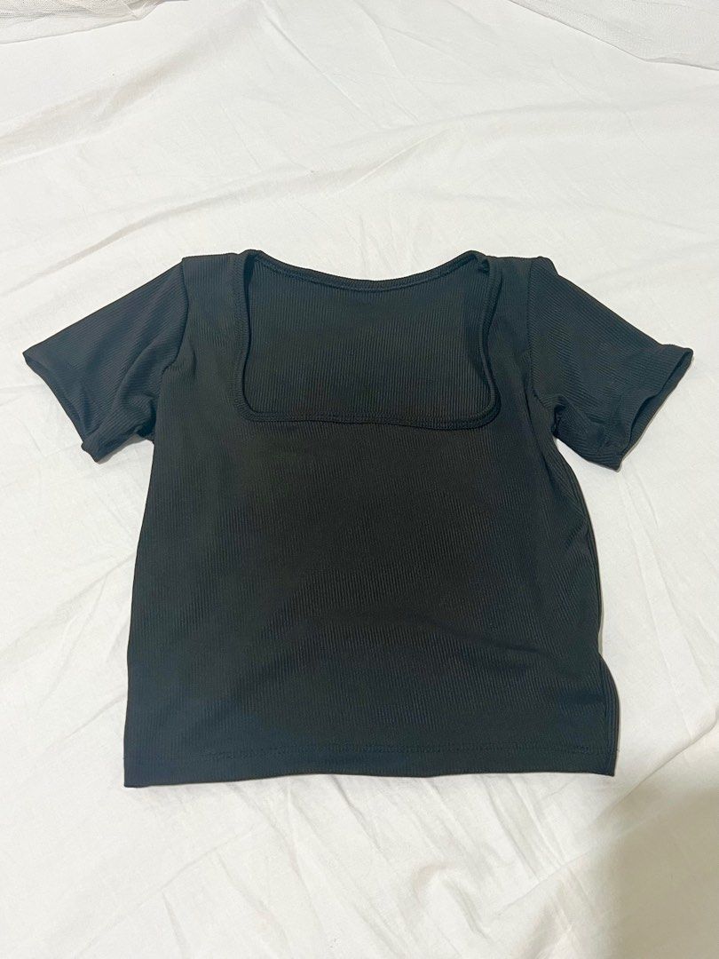 Fitted sexy cropped tops TAKE ALL (Category: Others Tops) located in Las Pinas. Submitted by iceedevclutter (Listing ID 1370818448, Image 1). Description: Used once some was never worn No flaws 1 white cropped top 1 black cropped top 1 rose pink cropped top 1 red-orange cropped top 1 beige collared cropped top low neck line 1 fitted long sleeve cropped top, square neck line black.