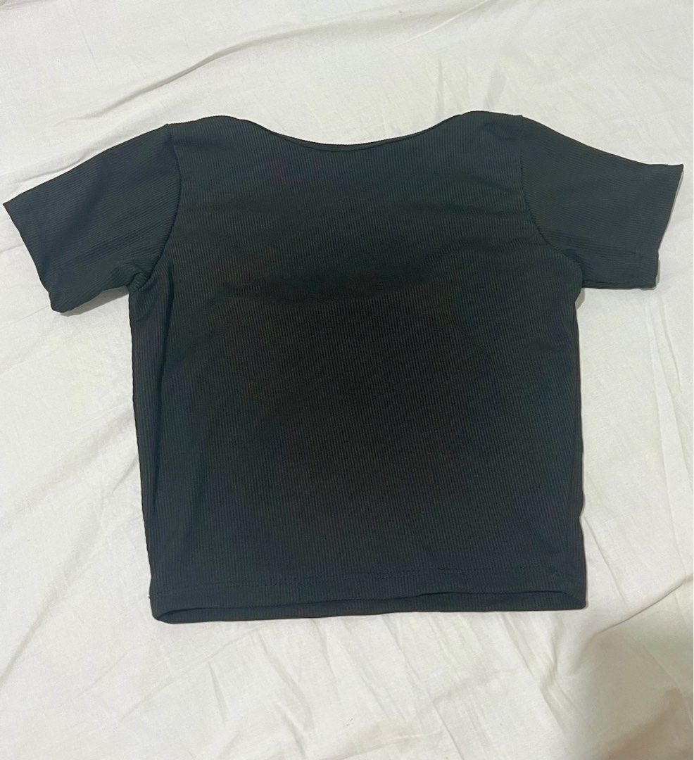 Fitted sexy cropped tops TAKE ALL (Category: Others Tops) located in Las Pinas. Submitted by iceedevclutter (Listing ID 1370818448, Image 2). Description: Used once some was never worn No flaws 1 white cropped top 1 black cropped top 1 rose pink cropped top 1 red-orange cropped top 1 beige collared cropped top low neck line 1 fitted long sleeve cropped top, square neck line black.
