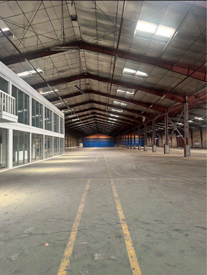 For Rent: Warehouse @ Libis C5 (Category: Commercial) located in Makati City. Submitted by donangelob (Listing ID 1370802805, Image 3). Description: Please read… *NO BROKERS* *DIRECT TENANTS ONLY* For Lease / Rent Libis C5 - Dry Warehouse Frontage 22 meters Can fit 40 foot container van Covered: 6,072 sqm Uncovered: 2,154 sqm Total: 8,226 sqm #May2025 -——— *DIRECT TENANTS ONLY* *DIRECT TENANTS ONLY* *DIRECT TENANTS ONLY*.