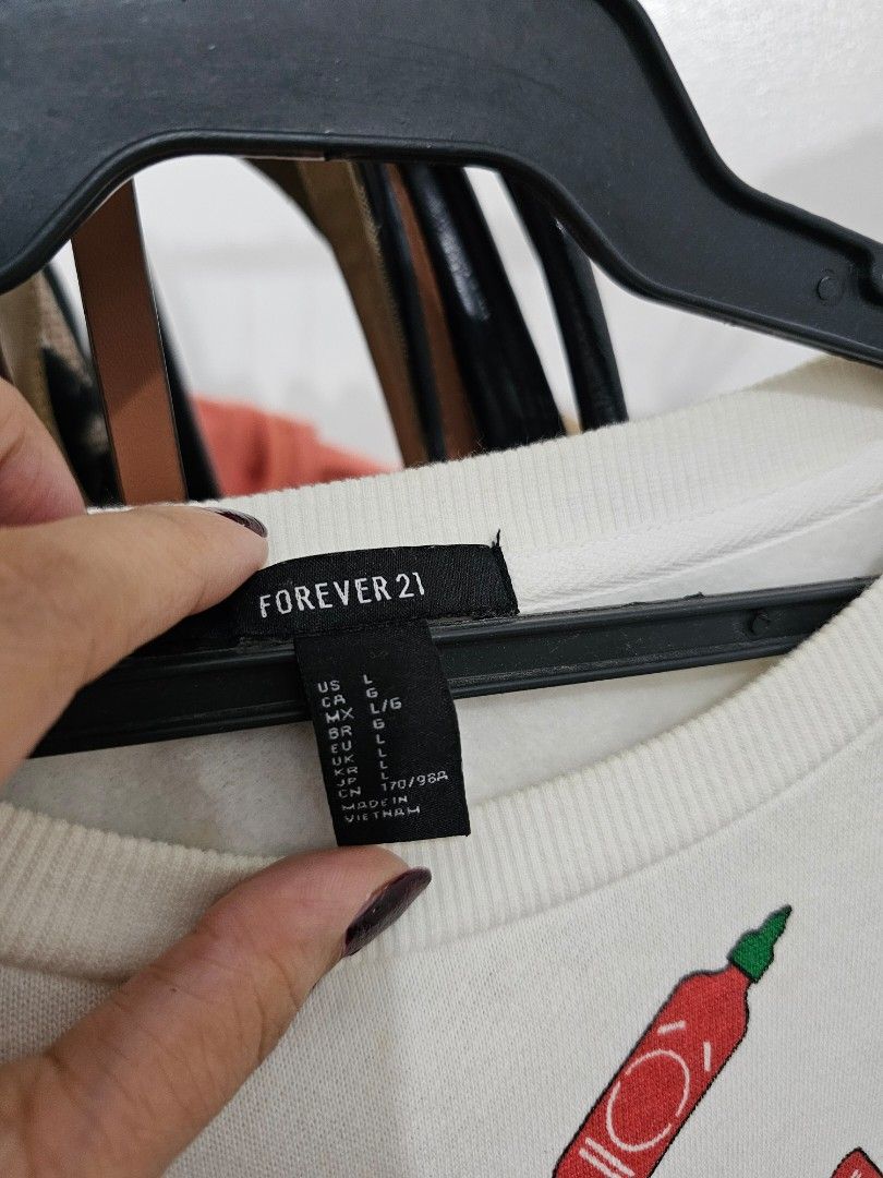 Forever 21 Sweater (Category: Coats, Jackets and Outerwear) located in Makati City. Submitted by kathsclosetdeclutter (Listing ID 1370957421, Image 2). Description: super cute print. fleece ish ung inside so it can also keep you warm. Medium fit. has discoloration from storage but can be removed in the laundry.
