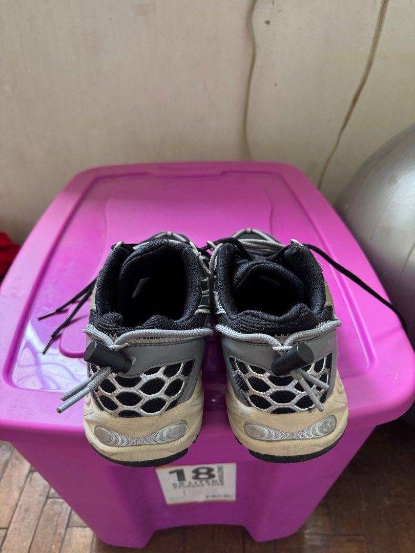 Gel Kahana TR V2 black/gray (Category: Sneakers) located in Quezon City. Submitted by edrickcu (Listing ID 1370894609, Image 3). Description: Gel Kahana TR V2 black/gray Condition 9/10 RFS: not using anymore.