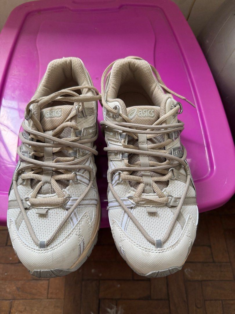 Gel Kahana TR V2 cream (Category: Sneakers) located in Quezon City. Submitted by edrickcu (Listing ID 1370894351, Image 2). Description: Gel Kahana TR V2 cream. Condition 9/10 Rfs: not using anymore.