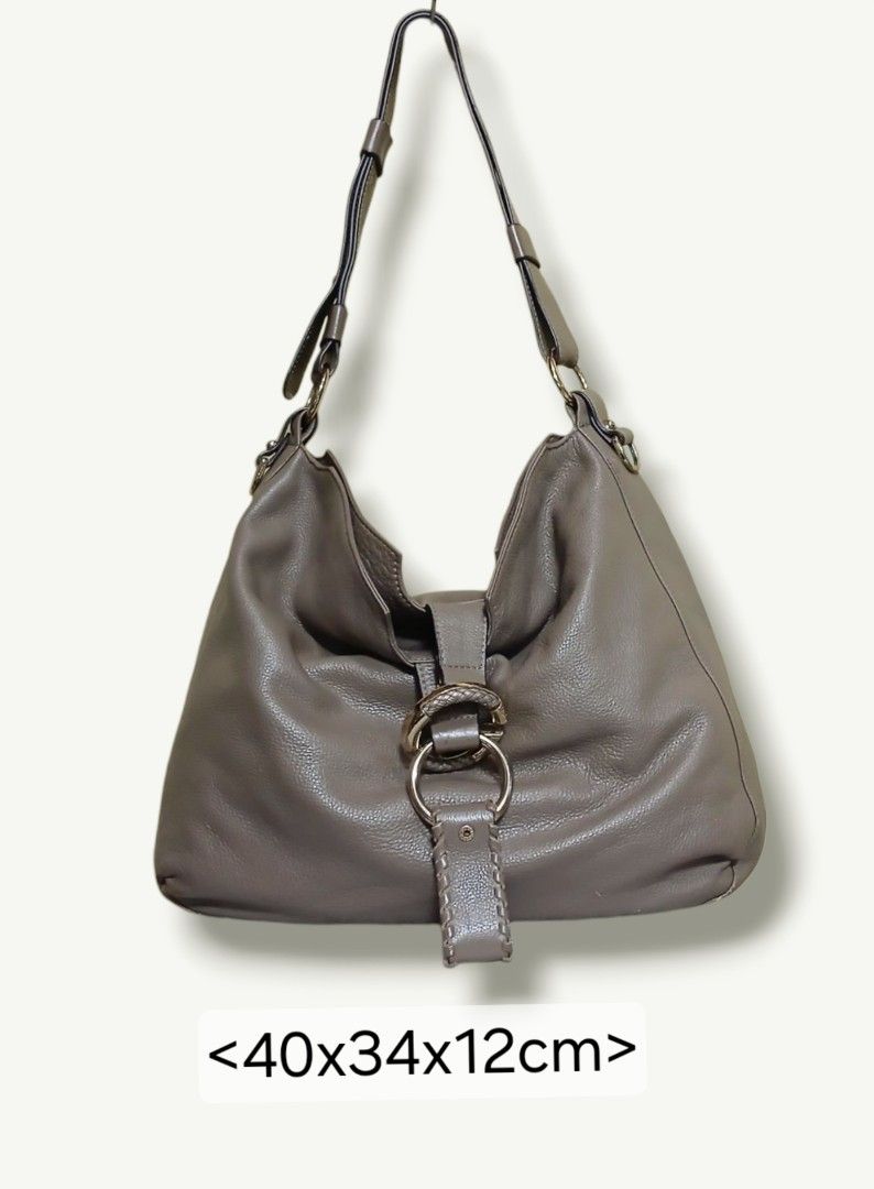 Gucci Leather Hobo Bag (Category: Luxury Bags & Wallets) located in Zamboanga. Submitted by corneliasbags (Listing ID 1370955158, Image 1). Description: -malinis interior and body -genuine leather -gold hardware in good condition -may maliit na rub sa bottom (please check as highlighted in photo).