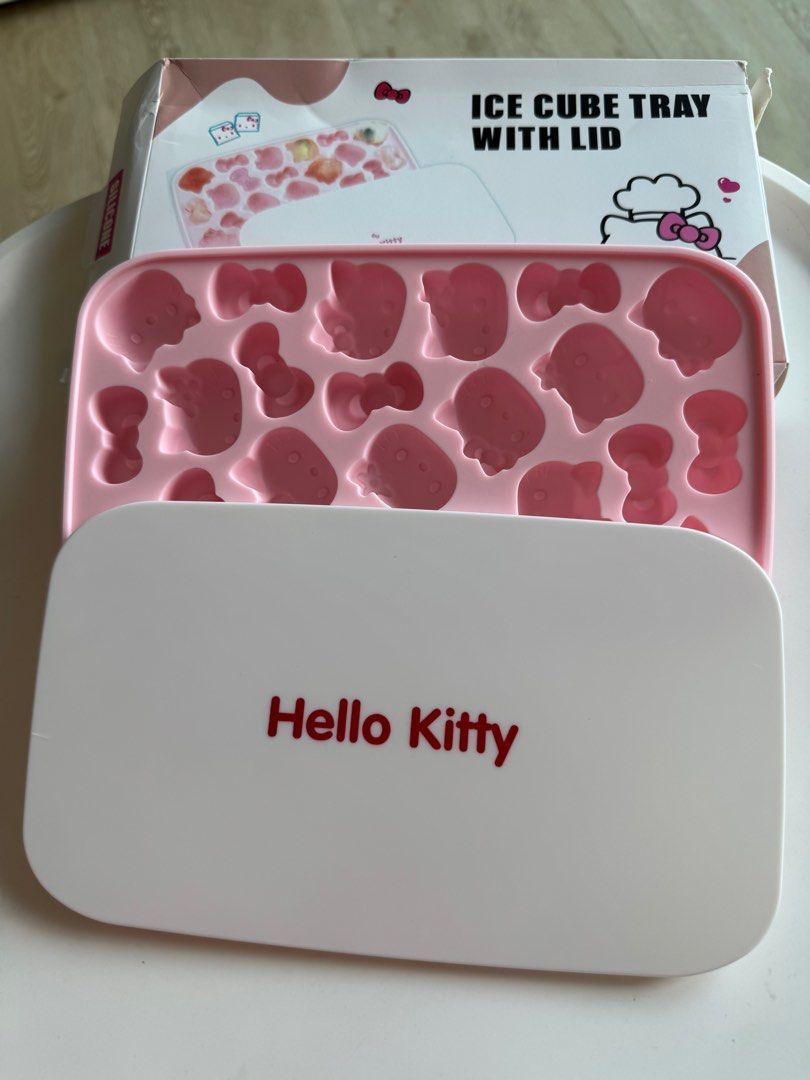 Hello Kitty Ice Cube Tray with LID65074412352899111