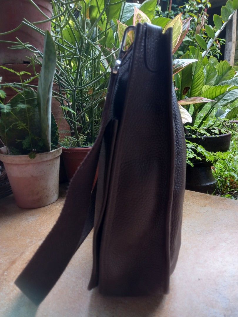 HERMES (Category: Luxury Bags & Wallets) located in Davao. Submitted by kirk214red-50020 (Listing ID 1370838086, Image 3). Description: HERMÈS Evelyne GM 2009 epsom leather choco brown non adjustable strap authenticity is not gauranteed.